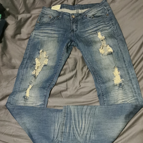 Distressed jeans - Picture 7 of 7